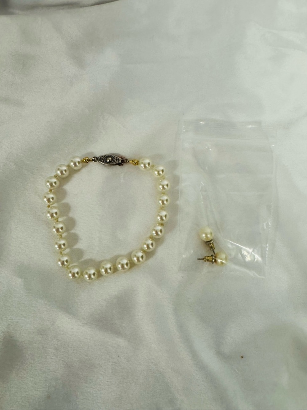 Classic Pearl Bracelet and Stud Earrings Set - Cream Pearls